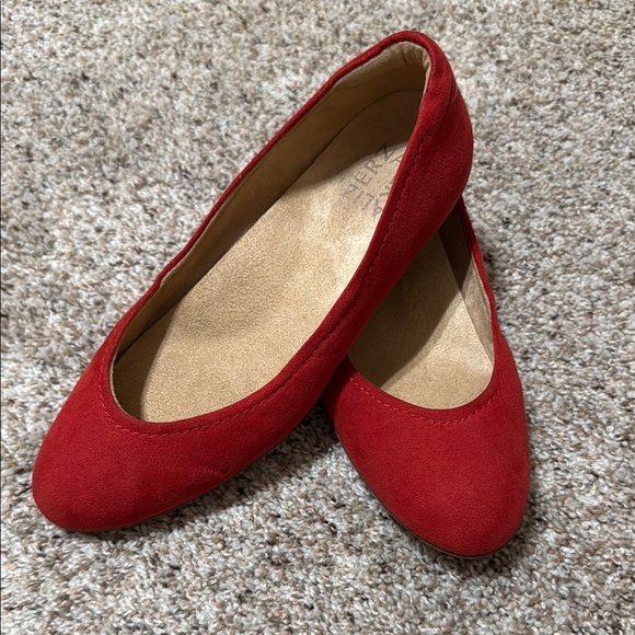 NEW Red Suede Women's Naturalizer Flats - Picture 1 of 4